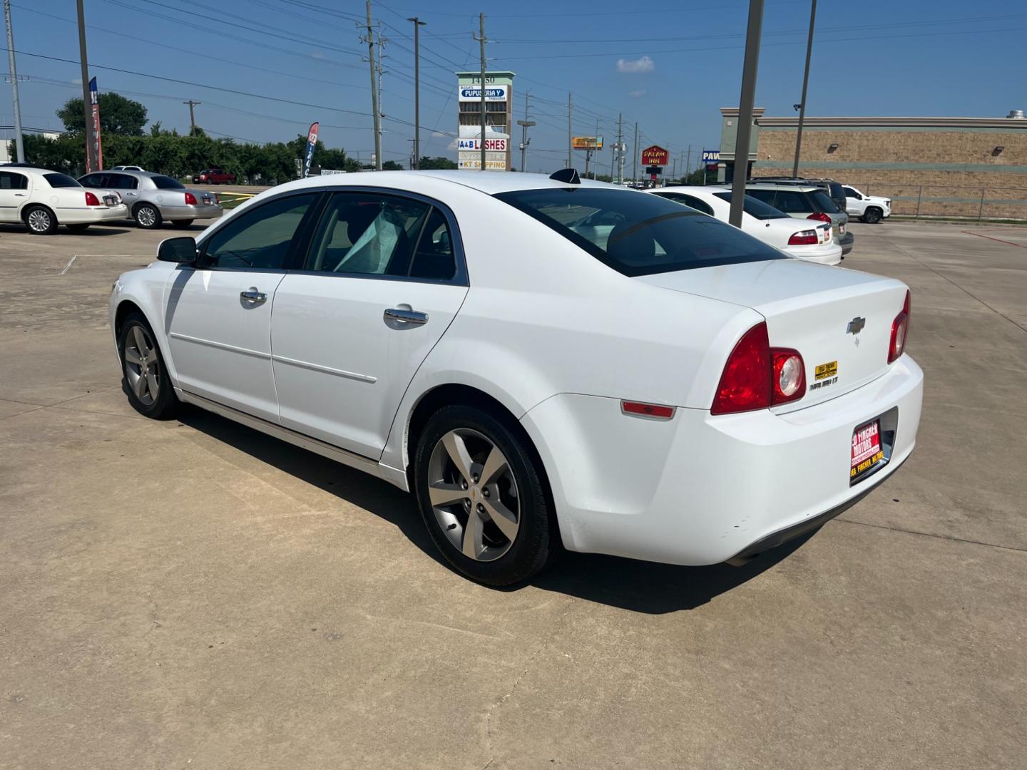 2012 white /black Chevrolet Malibu 1LT (1G1ZC5EU4CF) with an 2.4L L4 DOHC 16V FFV engine, 6-Speed Automatic transmission, located at 14700 Tomball Parkway 249, Houston, TX, 77086, (281) 444-2200, 29.928619, -95.504074 - Photo#4